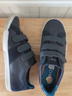 PLAE Larkin Leather Sneaker Mens 9 Womens 10.5 Navy Blue